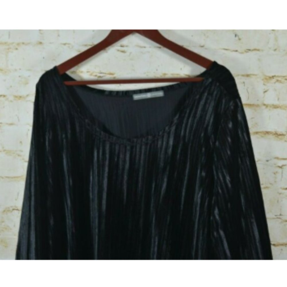 Signature Collection Textured Velvet Top - Picture 2 of 7